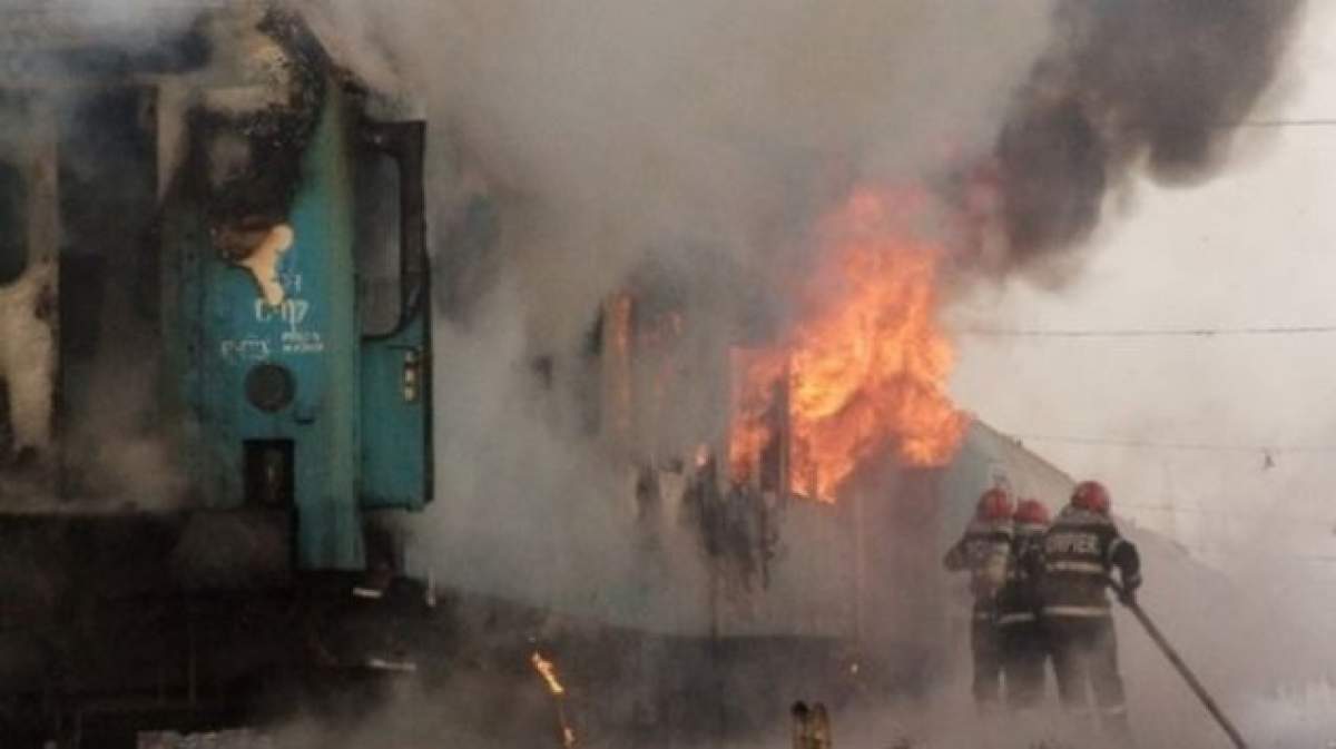 Tren de pe ruta Botoşani-Iaşi, în flăcări! Pasagerii au fost evacuaţi