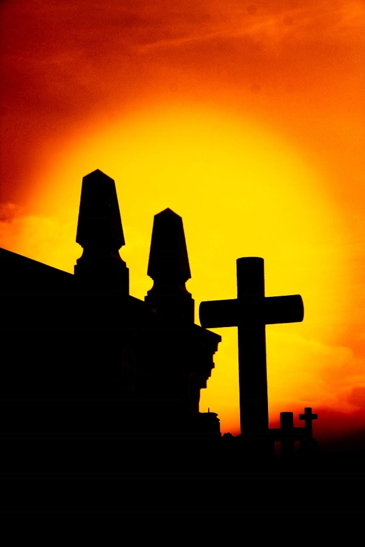 Se schimbă legea funerară! Românii-şi vor putea îngropa morţii fără slujbă religioasă