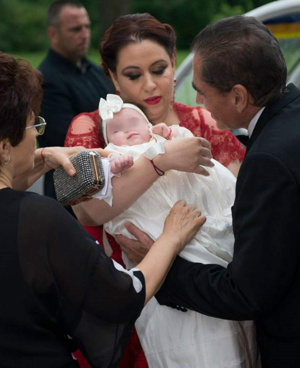 FOTO / Imagini de colecţie pe care nu le-ai mai văzut până acum de la botezul fiicei Oanei Roman