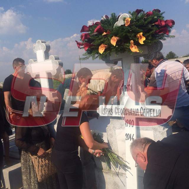 Momente sfâşietoare la înmormântarea chelneriţei care a murit în condiţii suspecte
