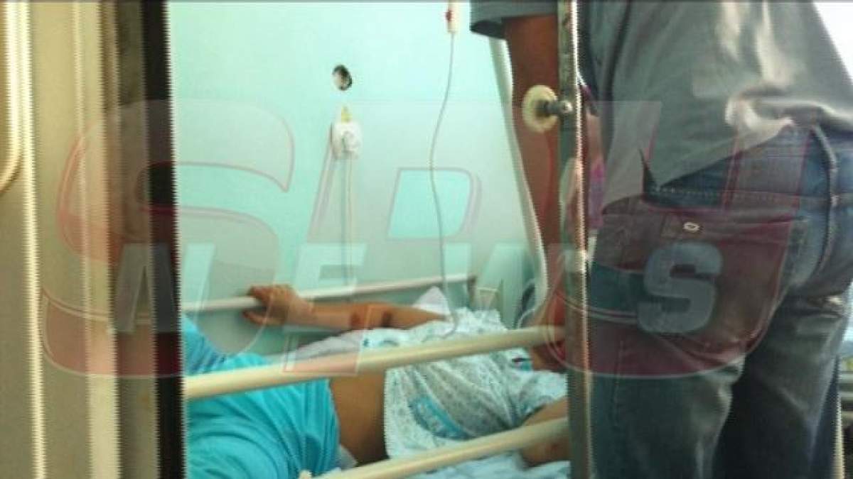 VIDEO EXCLUSIV Imaginile groazei! Tatăl poliţistei care a fost găsită în portbagajul propriei maşini, devastat, în timp ce îşi priveşte fiica neajutorată pe patul de spital!