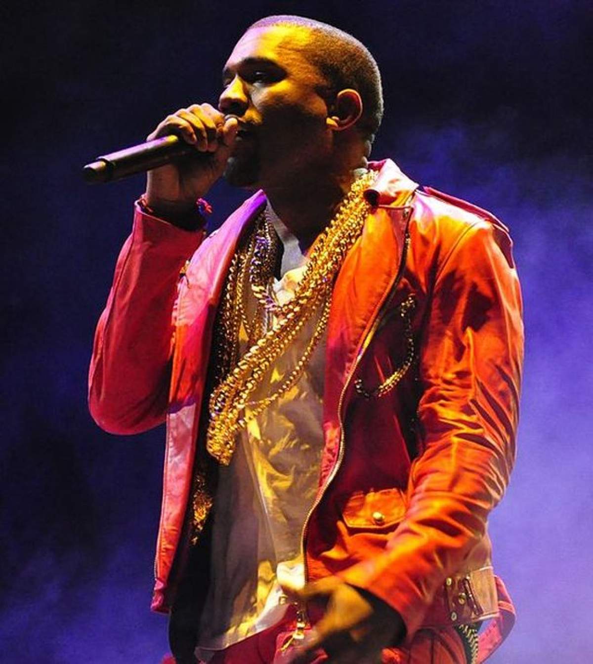 VIDEO / Moment penibil la concertul lui Kanye West! A refuzat să continue recitalul pentru că doi fani cu dizabilităţi nu s-au ridicat în picioare