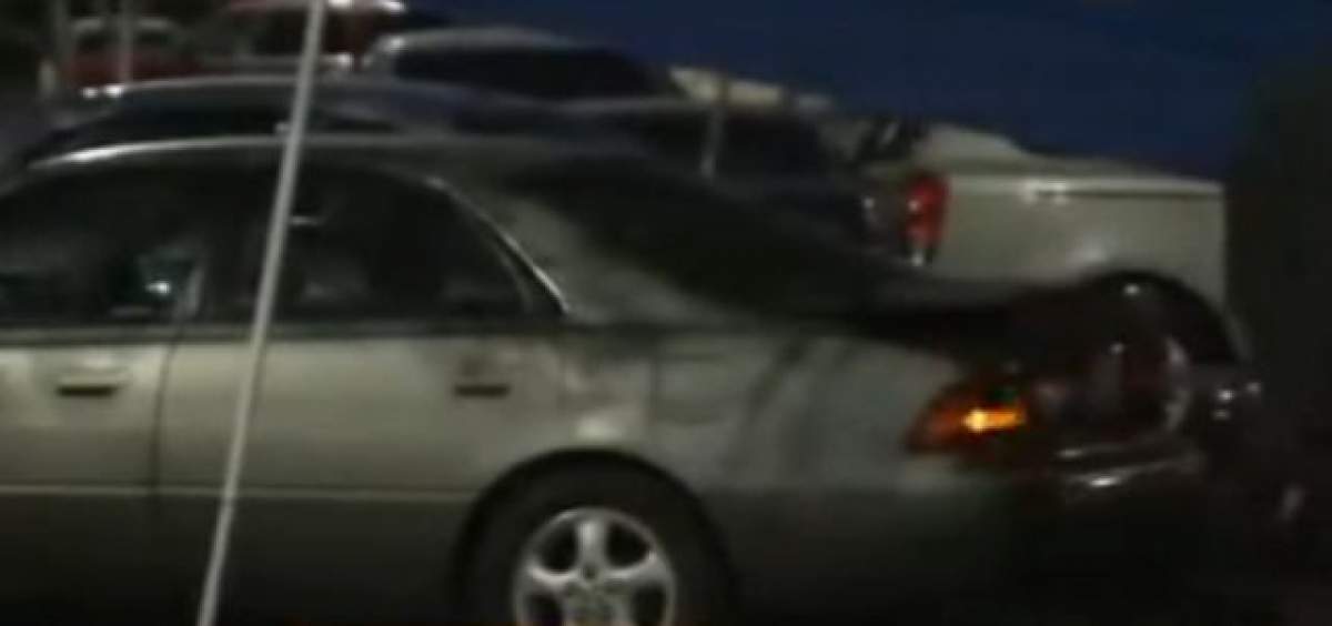 VIDEO/A lăsat maşina în parcarea unui supermarket! Ce i s-a întâmplat după i-a înspăimântat până şi pe poliţişti