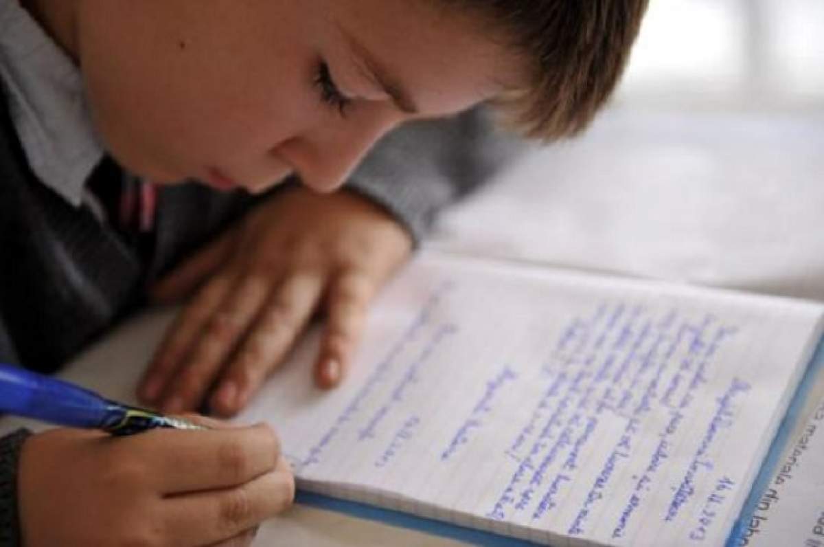 TEXTE ÎNGROZITOARE în ABECEDARE! Ce învaţă copiii din România?  Conţinutul care te poate şoca