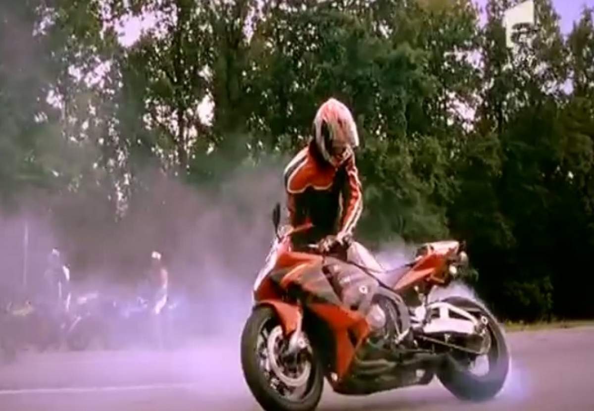 VIDEO / Bănică a aruncat scaunul de UIMIRE! Motociclistul care a cântat DUMNEZEIEŞTE la "X Factor"!