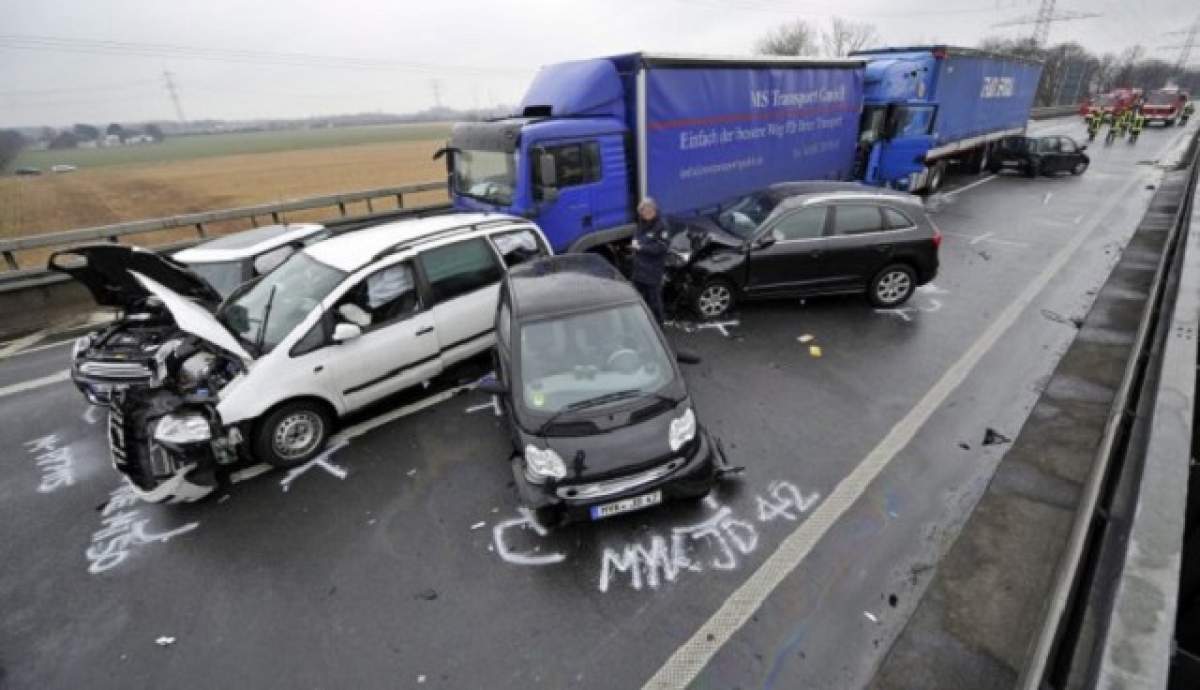 Accident în lanţ în această dimineaţă! Patru persoane au fost rănite!