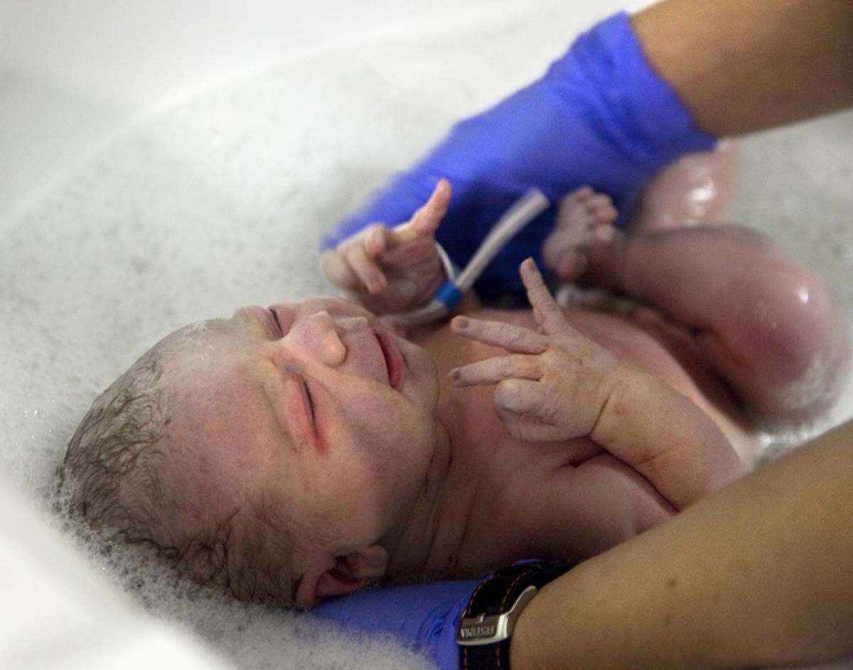 Copil născut cu o "coadă de purcel" de 12 cm! Cum arată bebeluşul