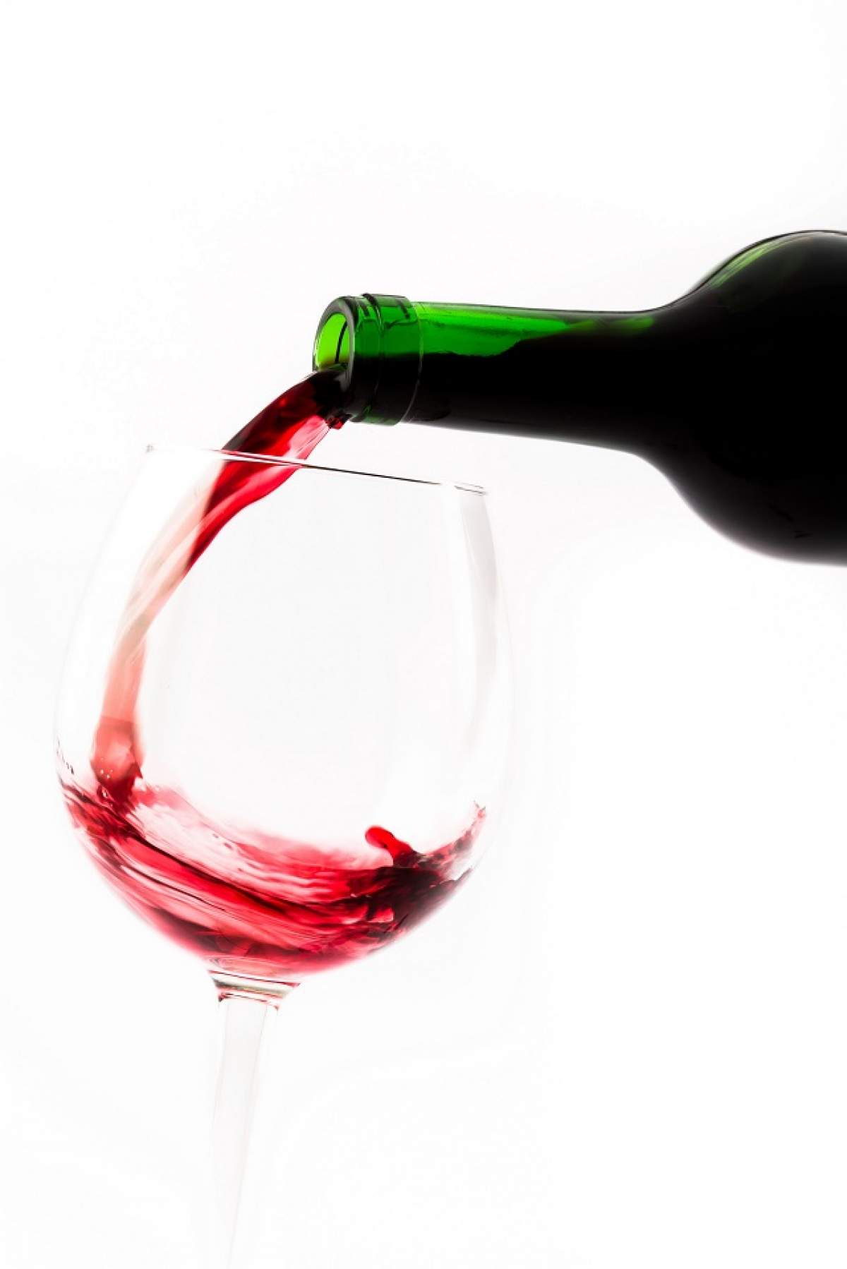Ce trebuie să ştii despre consumul de vin roşu în zilele de menstruaţie
