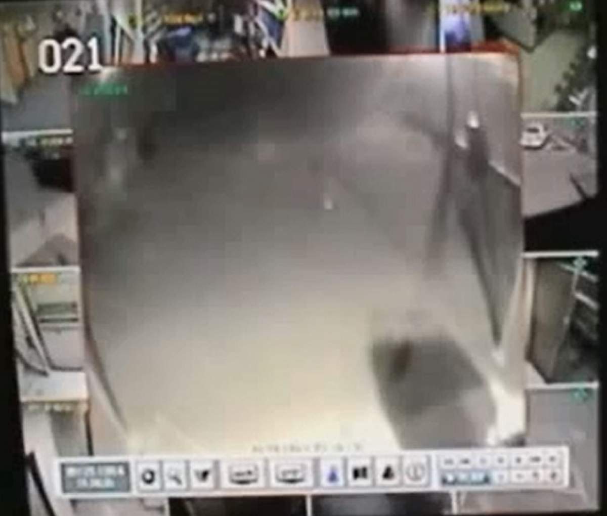 VIDEO/ O fantomă, la poliţie! Ce s-a văzut pe camerele de supraveghere