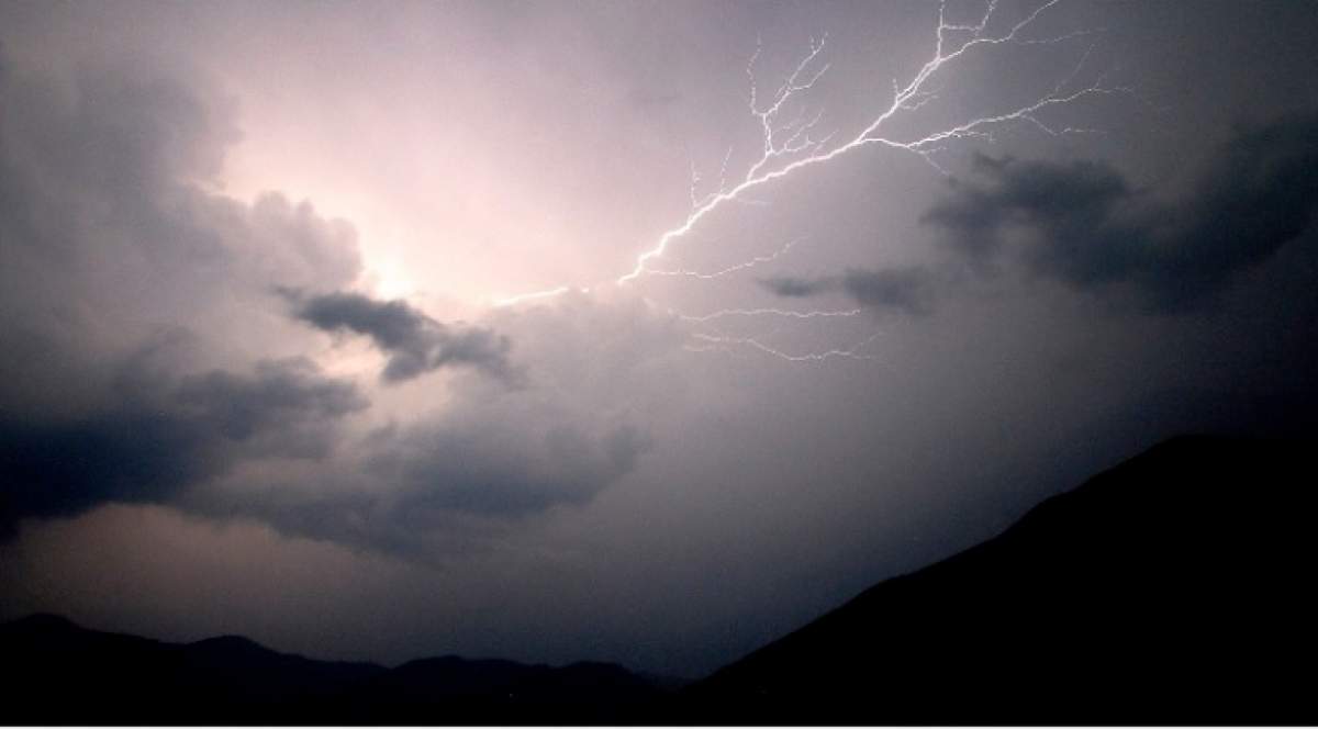 Avertizare meteo! Un ciclon puternic LOVEŞTE ROMÂNIA! Care sunt zonele vizate