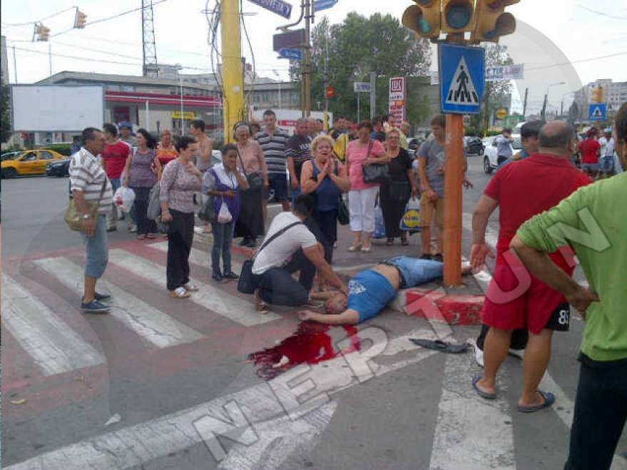 Imagini şocante! Accident oribil în Constanţa! Un mort şi 5 răniţi, după ce o maşină i-a spulberat de pe trotuar