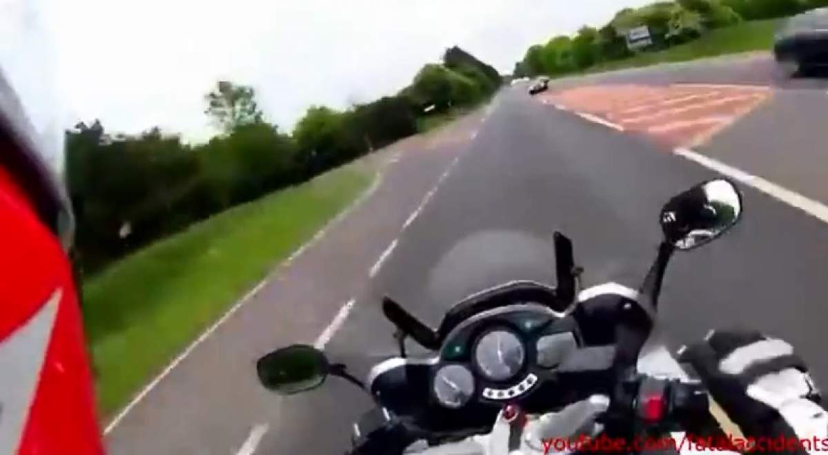 VIDEO / Terifiant! Și-a filmat ultimele clipe de viață! Motociclistul care nu a scăpat din ”cursa morții”!