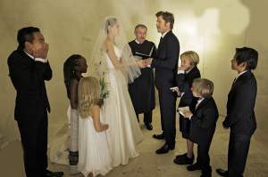 FOTO/ Imagini de colecţie! Momente intime de la nunta Angelinei Jolie cu Brad Pitt