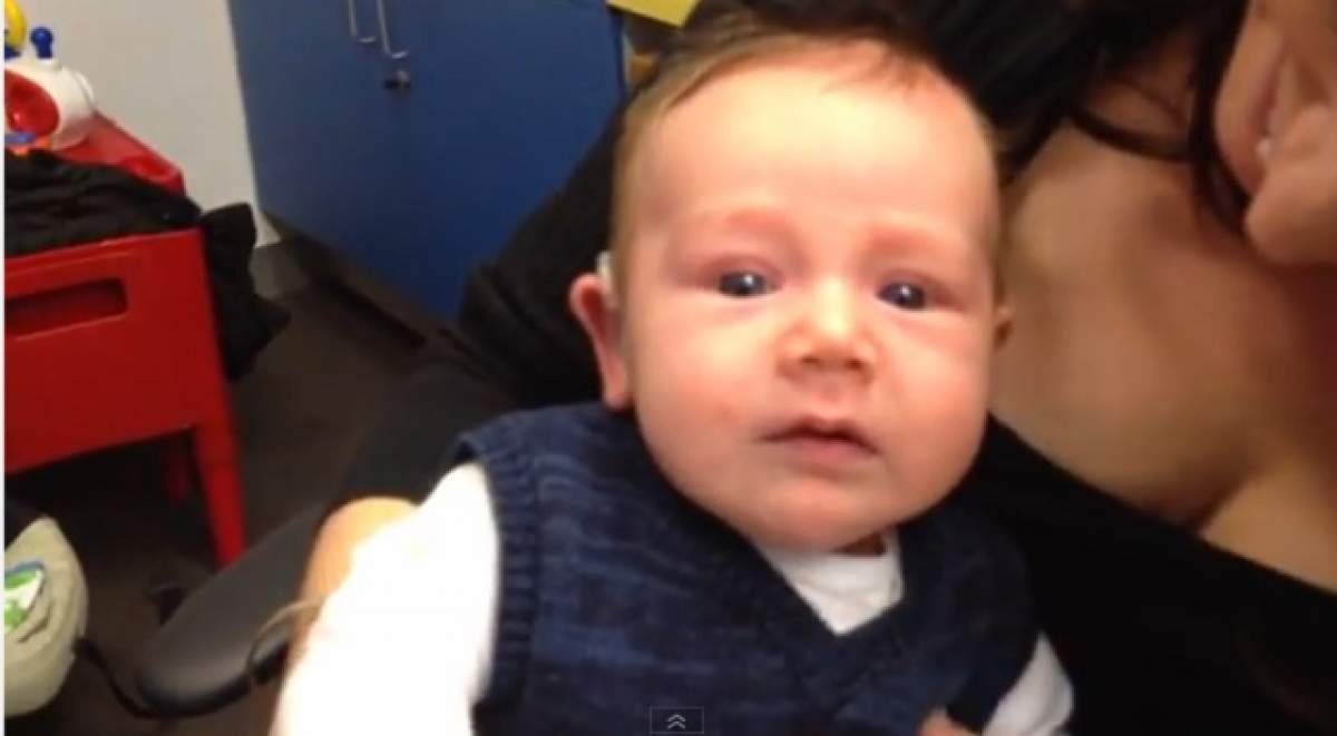 VIDEO / Îţi vor da lacrimile! Cum a reacţionat micuţul de doar câteva săptămâni când a auzit pentru prima dată!