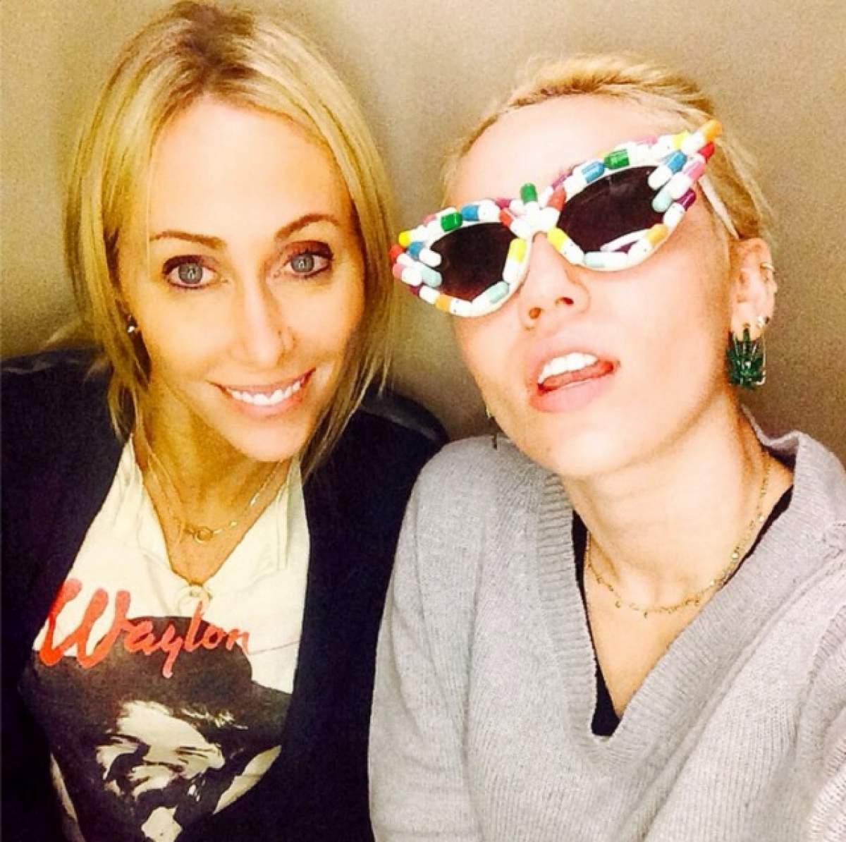 Miley Cyrus şi-a bătut joc de mama ei! I-a băgat ASTA în gură!