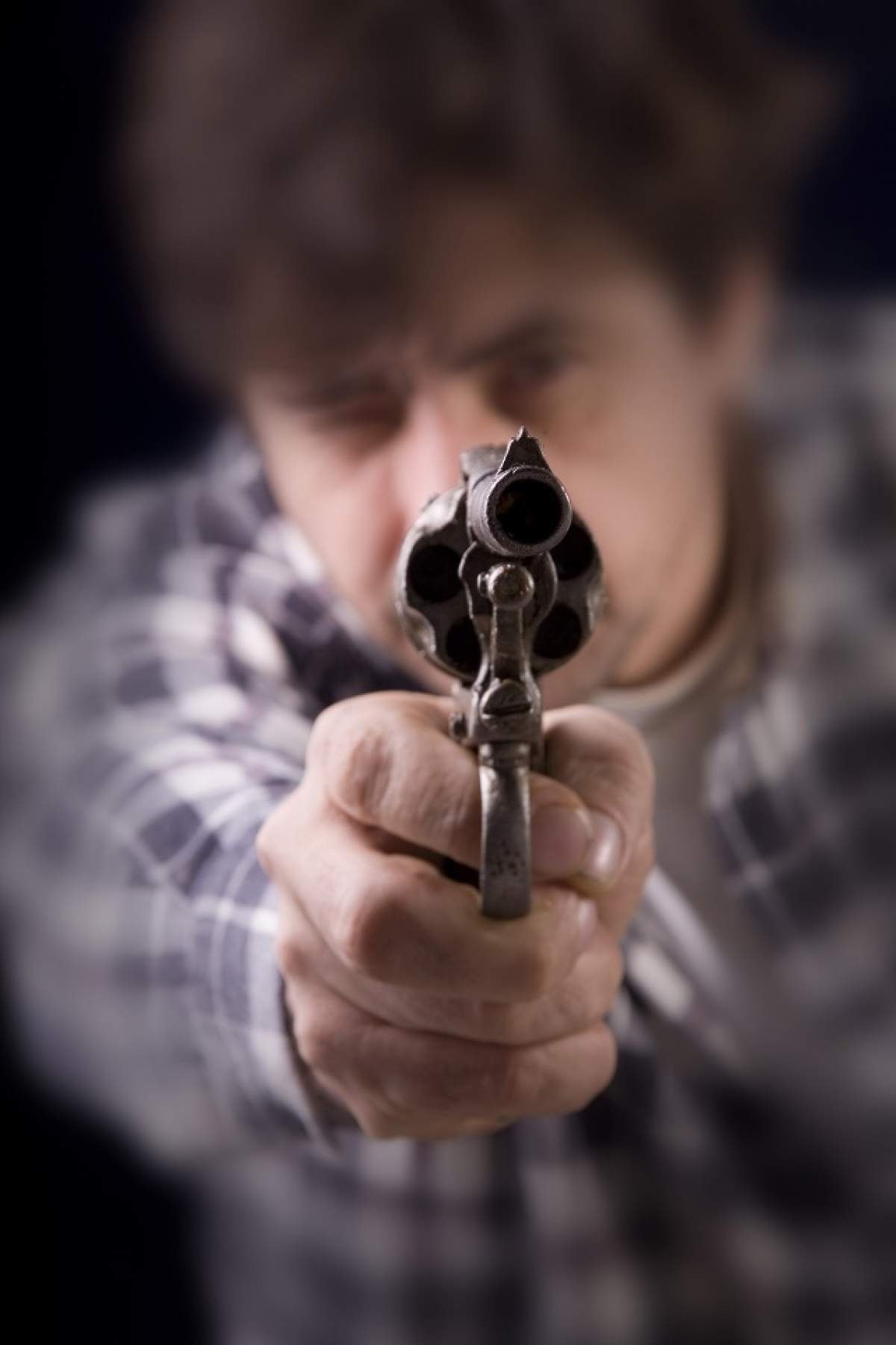 Un bărbat din Caraş-Severin a fost împuşcat, după ce a fost prins la furat porumb