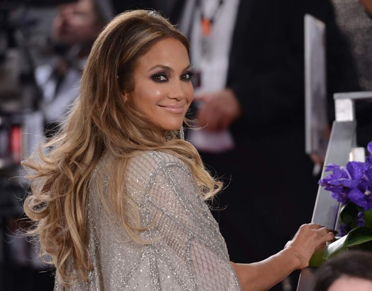 De data asta n-a mai fost posteriorul! Ce poreclă au primit sânii artistei Jennifer Lopez la "Globurile de Aur"?