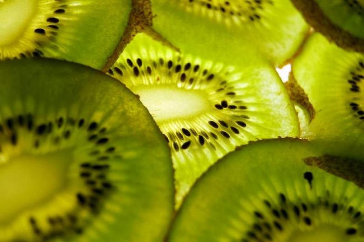 Kiwi, fructul minune al iernii! Ce se întâmplă în corpul nostru când îl consumăm