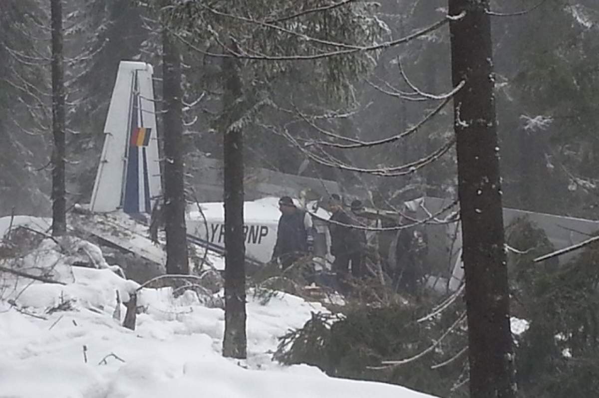 Imaginile durerii! Romaniţa Iovan, alături de fiul ei, la locul în care şi-au pierdut viaţa pilotul Adrian Iovan şi Aura Ion!