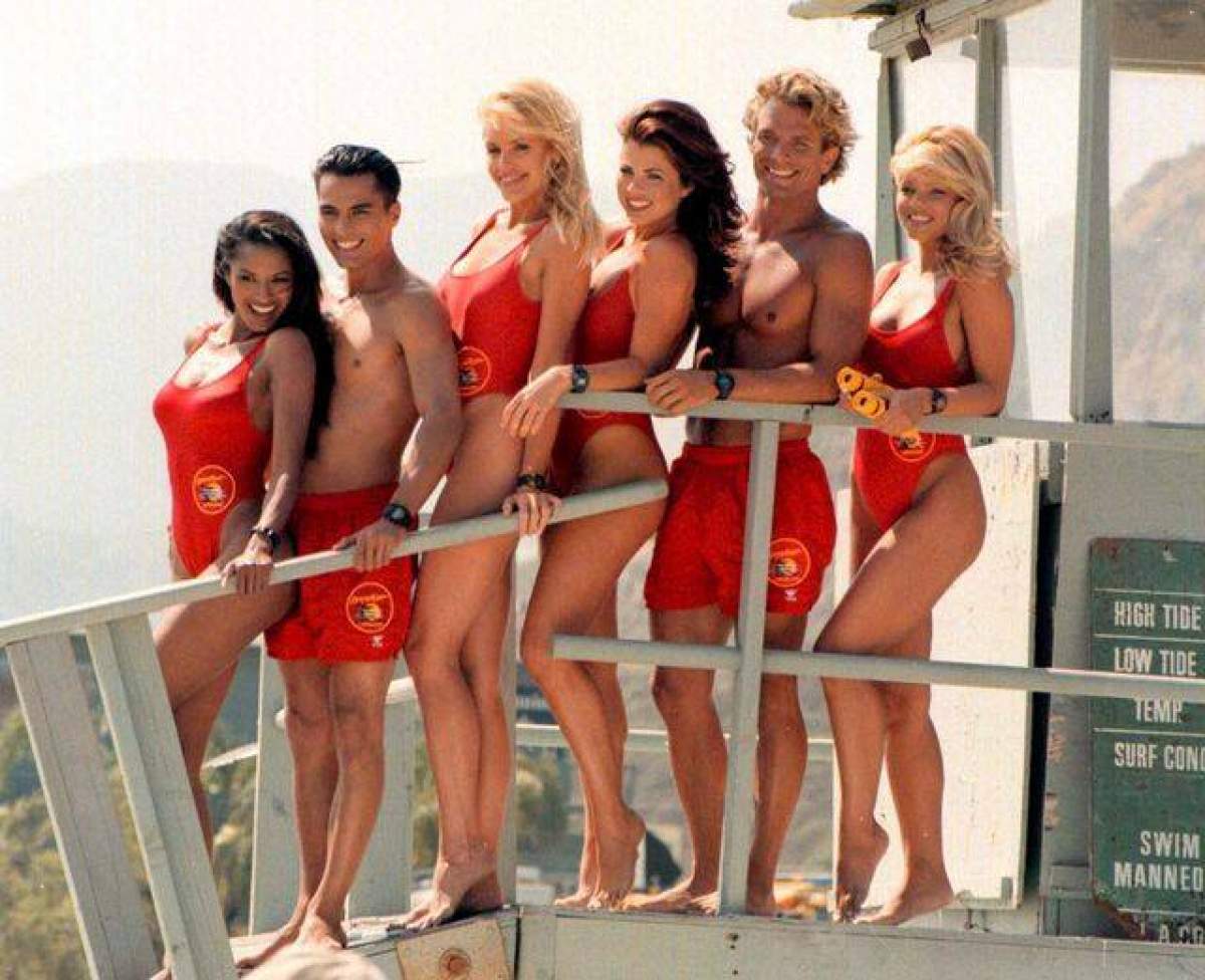 VIDEO / Ieri - SIRENĂ, azi - BALENĂ! O super vedetă din "BAYWATCH" a ajuns într-un HAL FĂRĂ de HAL!