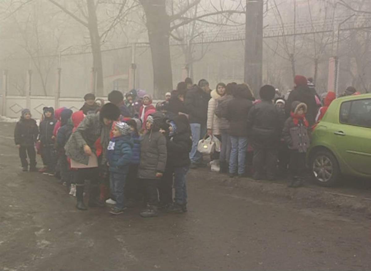 Clipe de groază la Galaţi! O şcoală a luat foc