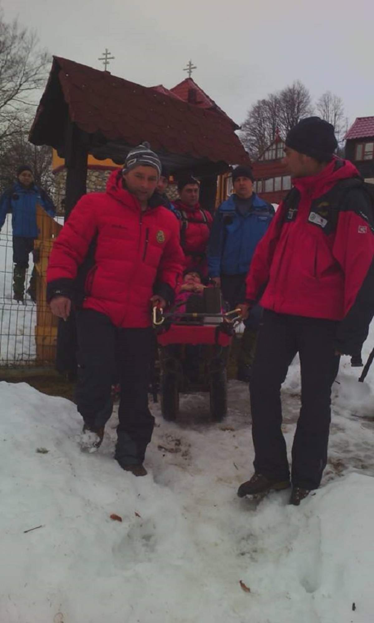 Tragedia din Apuseni, la un pas să se repete la o mănăstire din Retezat! Salvatorii s-au rătăcit prin munţi!