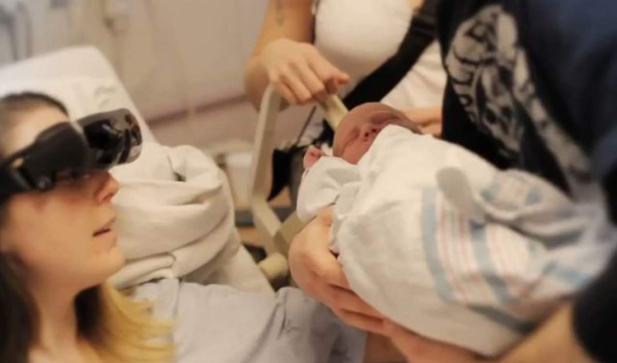 VIDEO / S-a întâmplat o minune! O femeie oarbă şi-a văzut bebeluşul la numai câteva minute de la naştere