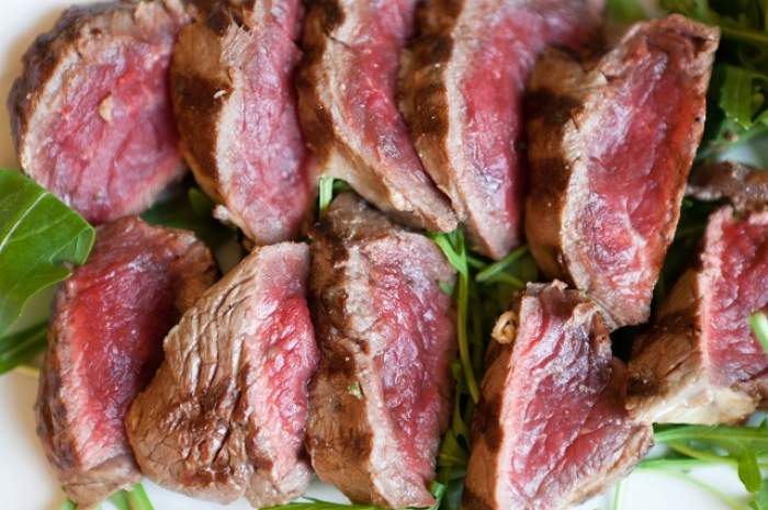 ATENŢIE, consumul de carne roşie creşte riscul apariţiei cancerului! Cum e posibil aşa ceva
