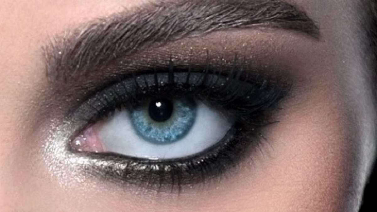 Cum să îți faci singură un machiaj tip "Cat smokey eyes"? Vei arăta trăsnet la petreceri!