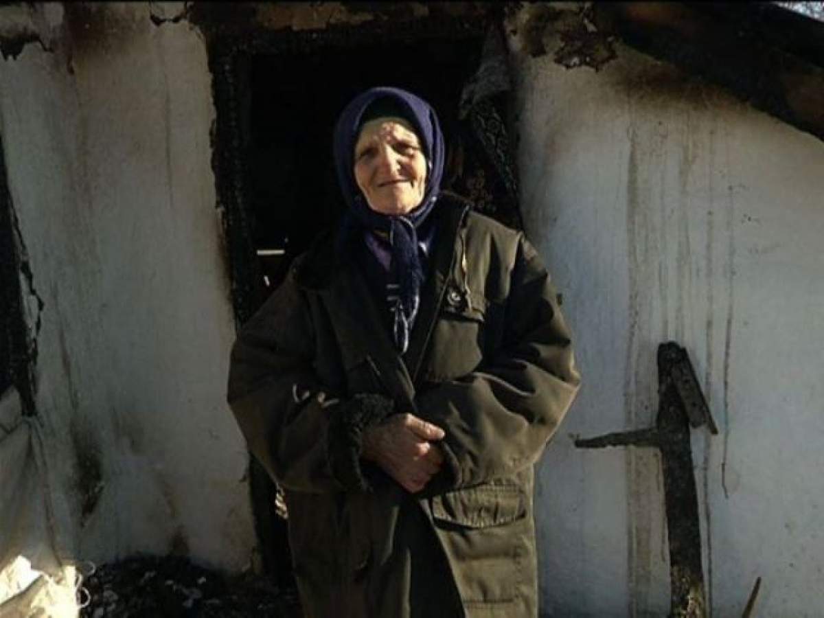 VIDEO / Condamnată la îngheţ, la 75 de ani! Casa i-a ars şi a fost la un pas să devină şi ea cenuşă!