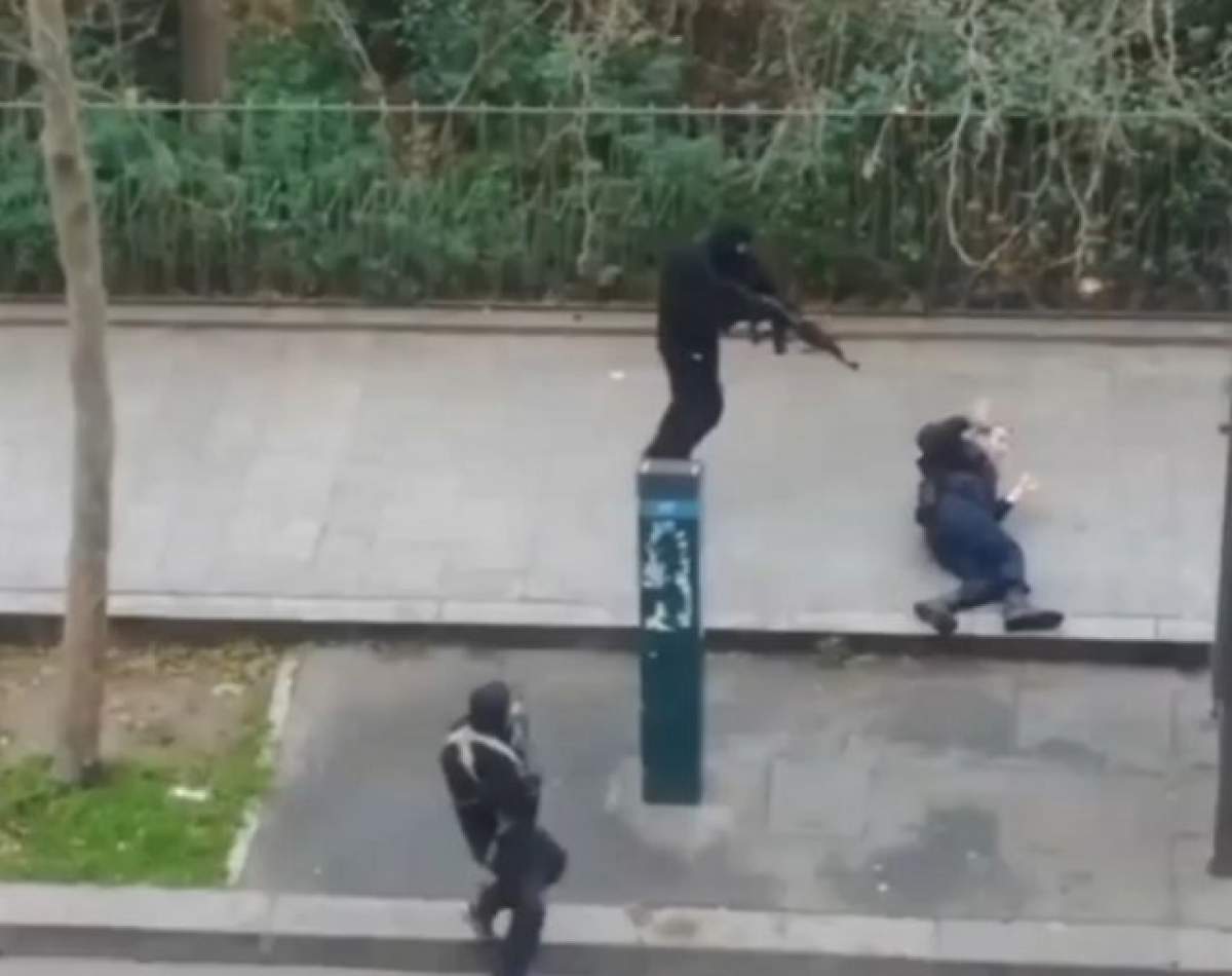 Gestul emoţionant făcut de jurnaliştii clujeni! Cum i-au comemorat pe colegii lor ucişi în atacurile teroriste din Franţa