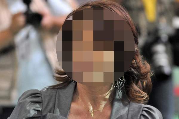 Uite-o pe cea mai cunoscută româncă din lume în costum de baie. A  refăcut pe plajă o imagine din 1976!