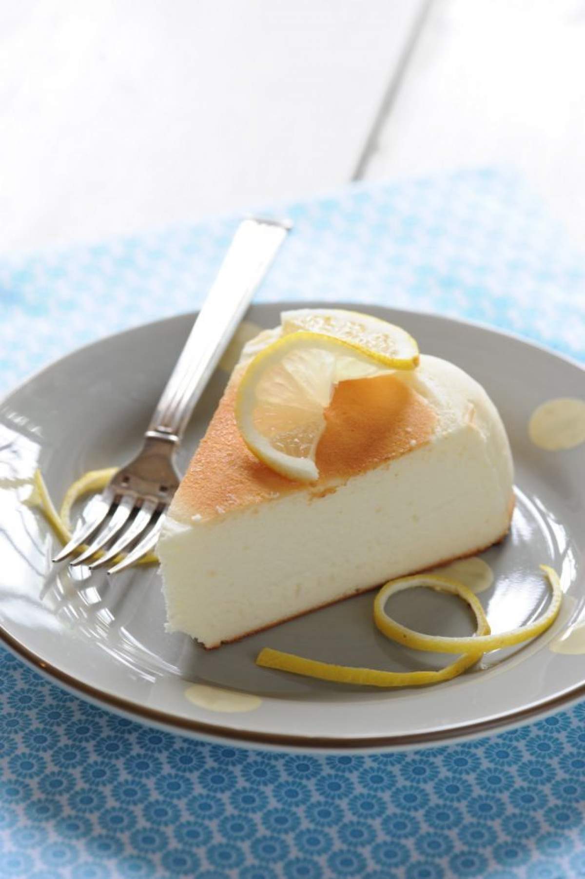 REŢETA ZILEI - SÂMBĂTĂ: Cheesecake delicios cu doar trei ingrediente! Se face rapid şi e perfect pentru un weekend reuşit