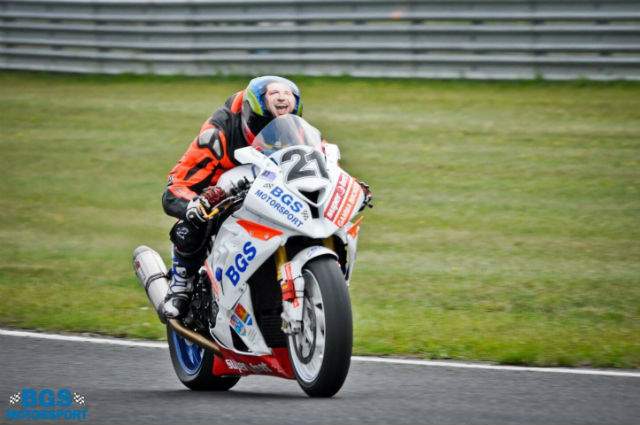 FOTO / Liviu Vârciu se pregătește să "mârâie", dar în trafic! Îşi ia permisul moto