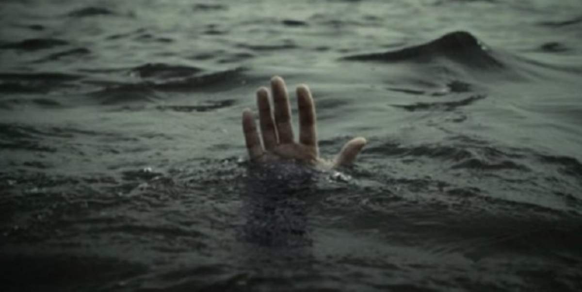 TRAGEDIE! O femeie şi trei copii au murit înecaţi, după scufundarea unei ambarcaţiuni cu imigranţi