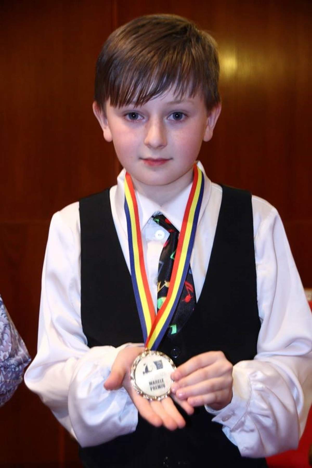 VIDEO/ Cel mai bun pianist din lume e român. Are 11 ani şi a rămas orfan de ambii părinţi