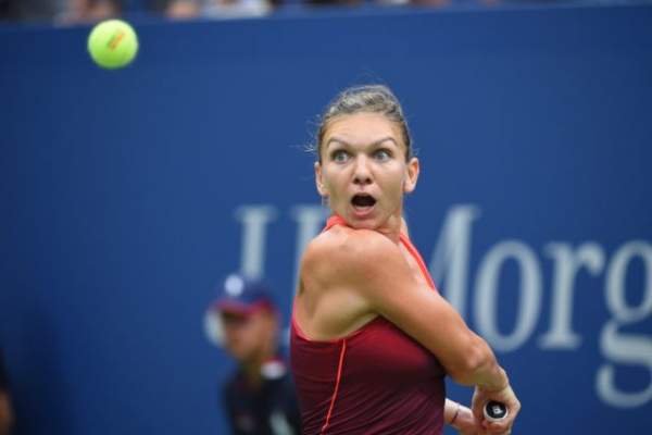 Prima reacţie a Simonei Halep după înfrângerea de la Turneul Campionelor! Ce a spus românca după ce a luat bătaie de la Maria Sharapova?