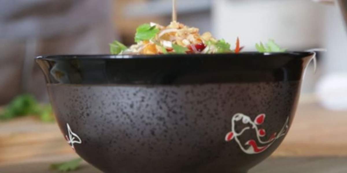 VIDEO / REŢETA ZILEI - MIERCURI: Salată asiatică recomandată de Nicolai Tand