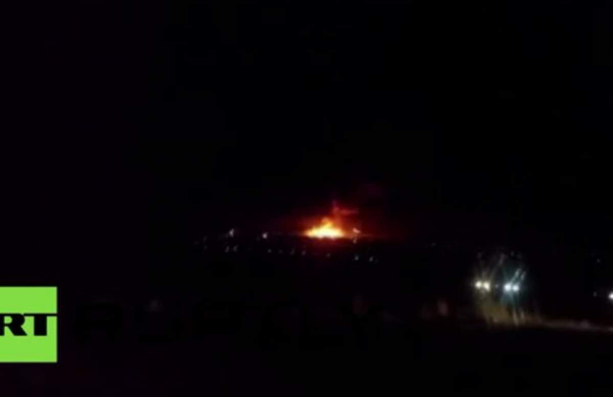VIDEO /  Incendiu de proporţii şi explozii la un depozit militar! Cel puţin o persoană a murit
