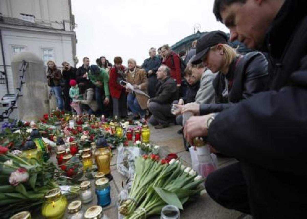 Doliu naţional timp de trei zile! Care sunt obligaţiile autorităţilor şi cetăţenilor români în această perioadă