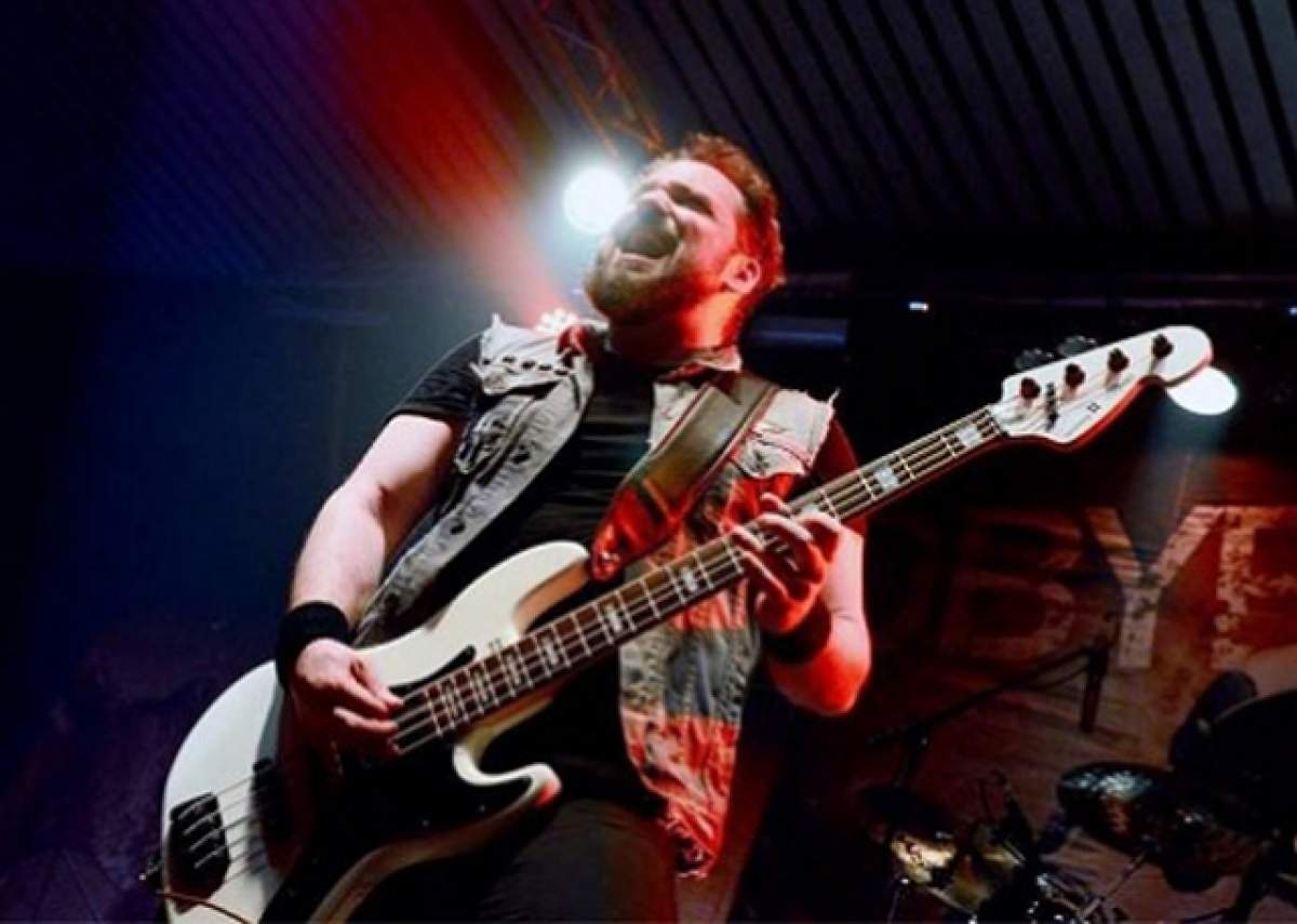 Tatăl lui Alexandru Pascu, basistul trupei care a concertat în clubul morţii: „Băiatul meu e viu”