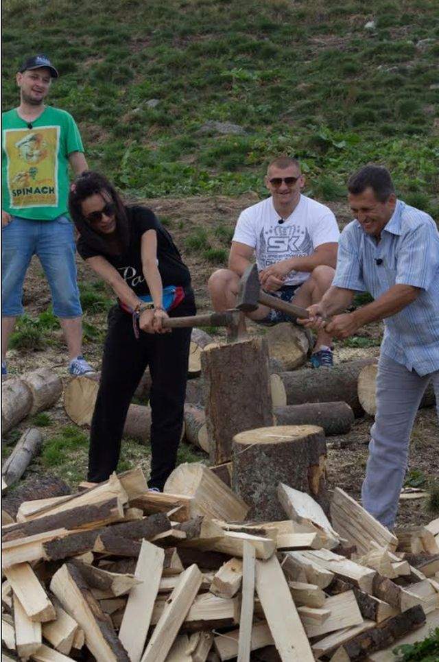 FOTO / Gina Pistol, Cosmin Păsărin, Octavian Strunilă și Cătălin Moroșanu fac în Bucovina o nuntă tradițională cu accente rock