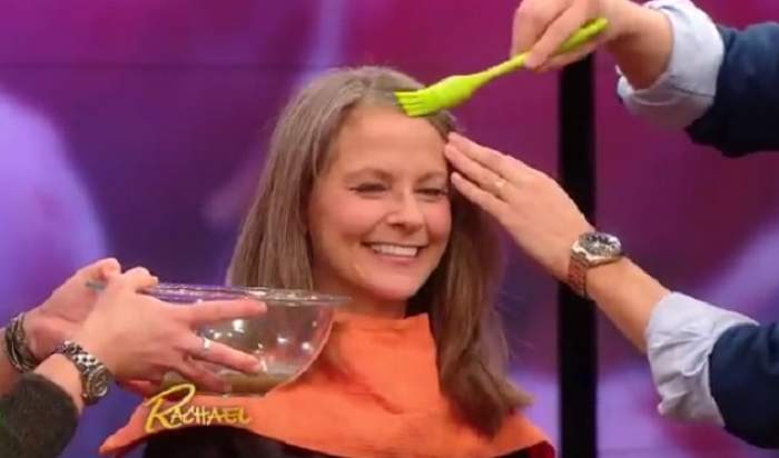 VIDEO / Incredibil! A aplicat pe păr o fiertură de cartofi şi a scăpat de o problemă pe care o are orice femeie