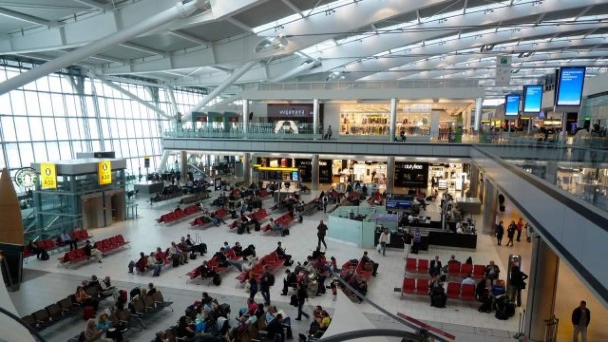 Alertă într-un aeroport britanic! Un francez a fost arestat după ce deţinea un obiect suspect
