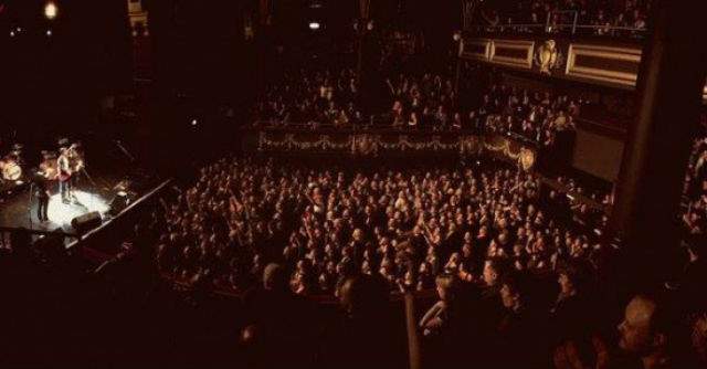 Cum arată sala Bataclan după atacurile teroriste din Paris? Atenţie, imagini care te pot afecta emoţional