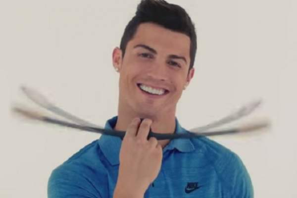 Cristano Ronaldo, aşa cum nu l-ai văzut niciodată! A pozat gol şi plin de nămol!