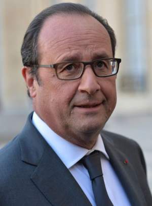 Atentatele de la Paris: Hollande vrea să prelugească STAREA DE URGENŢĂ pentru următoarele 3 luni!