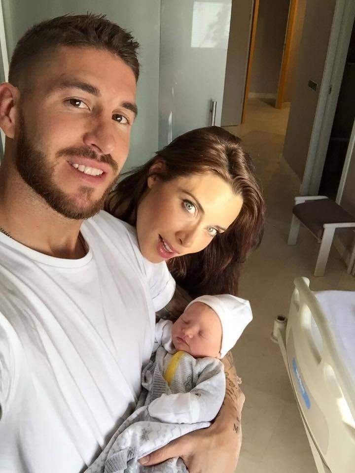 Un fotbalist celebru a devenit tată! "Prima noapte s-a dus!"