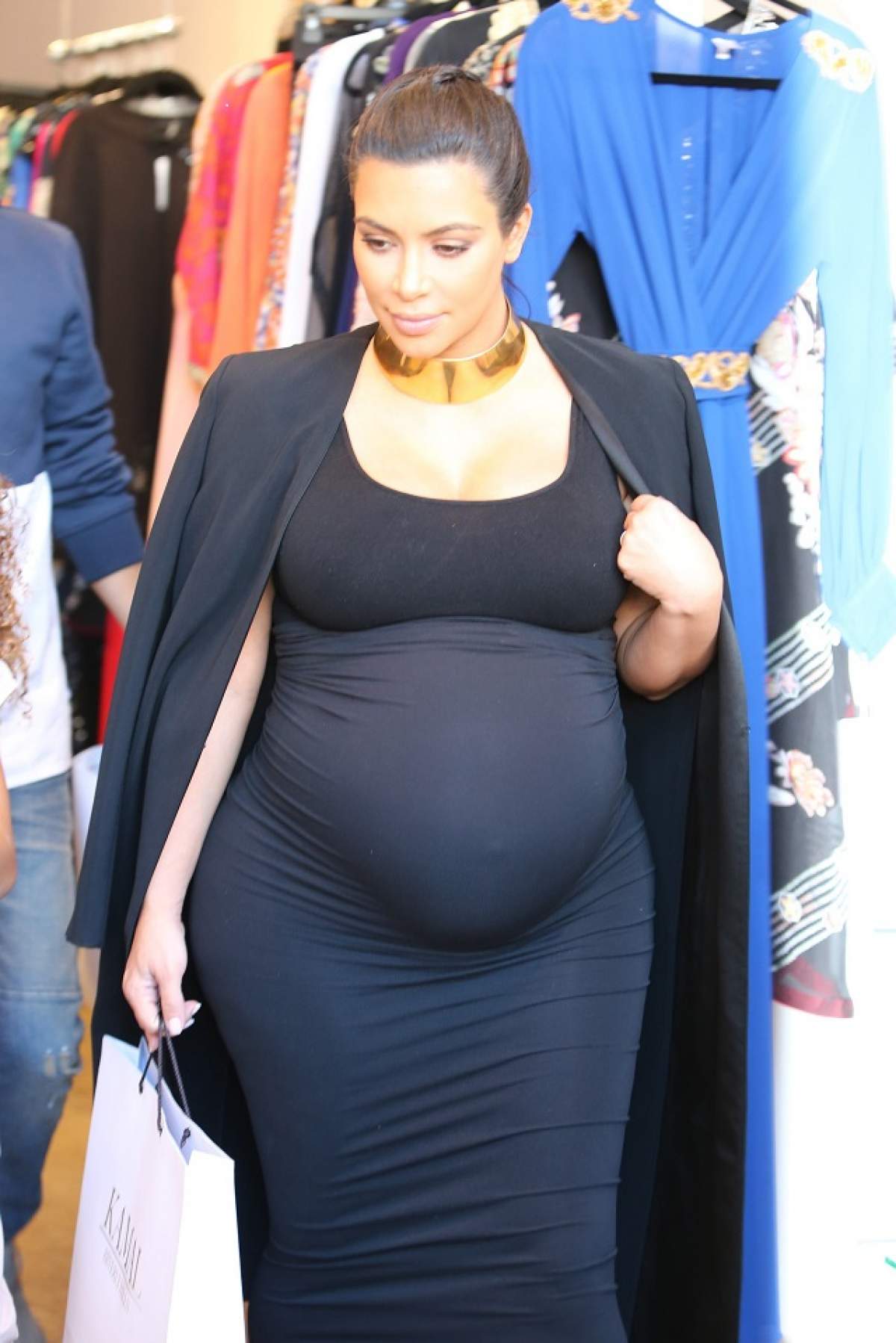 Se ascunde de cântar. Cât de mult s-a îngrășat Kim Kardashian în 8 luni de sarcină!