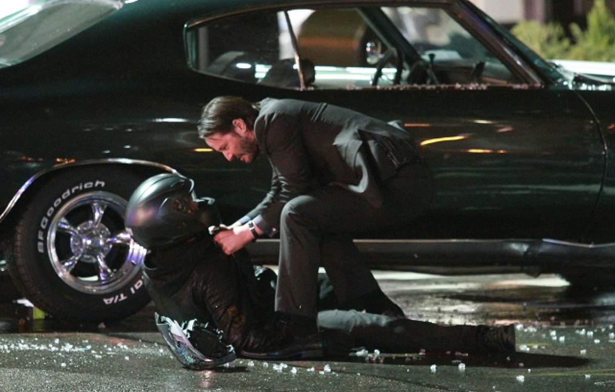 FOTO / Un celebru actor de la Hollywood, plin de răni, în timp ce dezarmează un bărbat!
